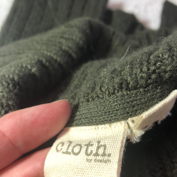 Cute turtleneck with button detail - Picture 4 of 5